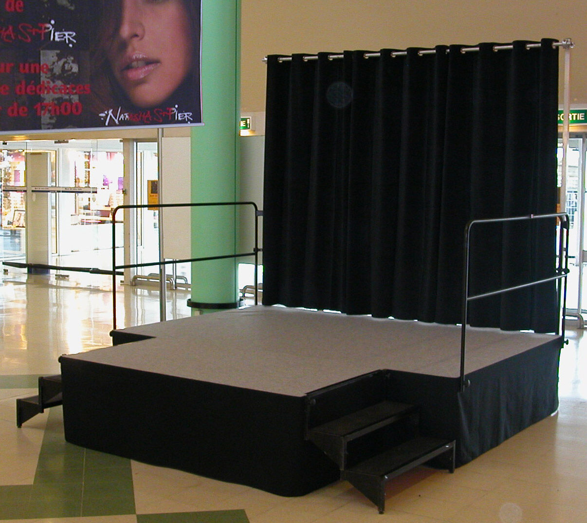 Kleu_SMALL STAGE e.jpg